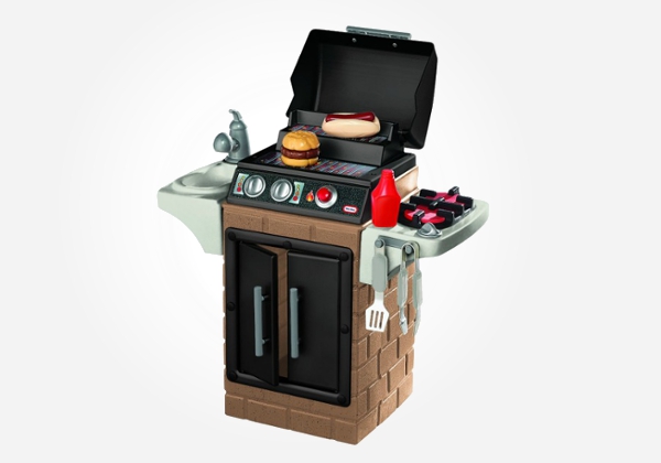 Kids can pretend to cook up a storm with this kids play grill set