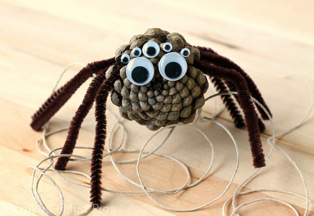 Halloween craft ideas for kids - pine cone spider