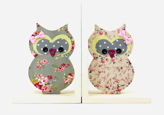 These cutesy owl inspired bookends for kids are over-laid with fabric and can be customized to fit any theme | kidslovethisstuff.com