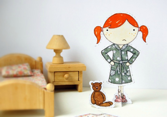 Adorable paper doll cutouts - an inexpensive gift idea for the littles | kidslovethisstuff.com 