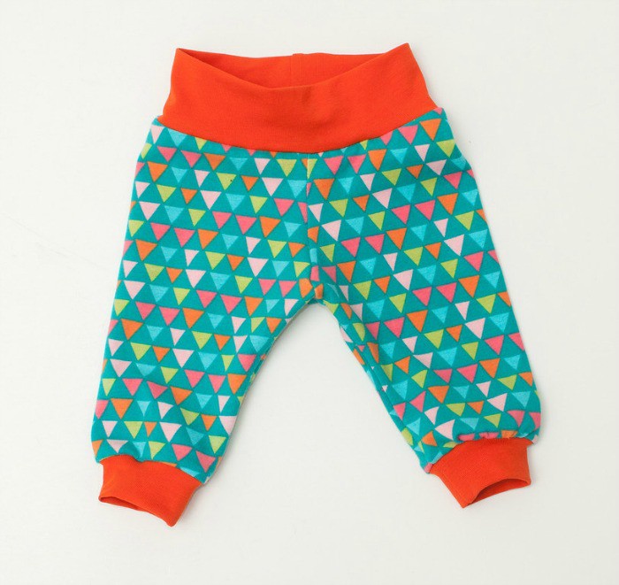 Baby gift inspiration: From funky geometric designs and lively rainbows to animal prints, these baby leggings are the coolest.