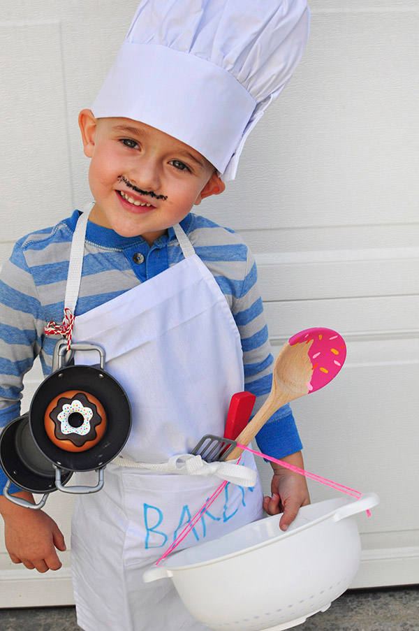 Non scary kids Halloween costumes to DIY - The baker costume