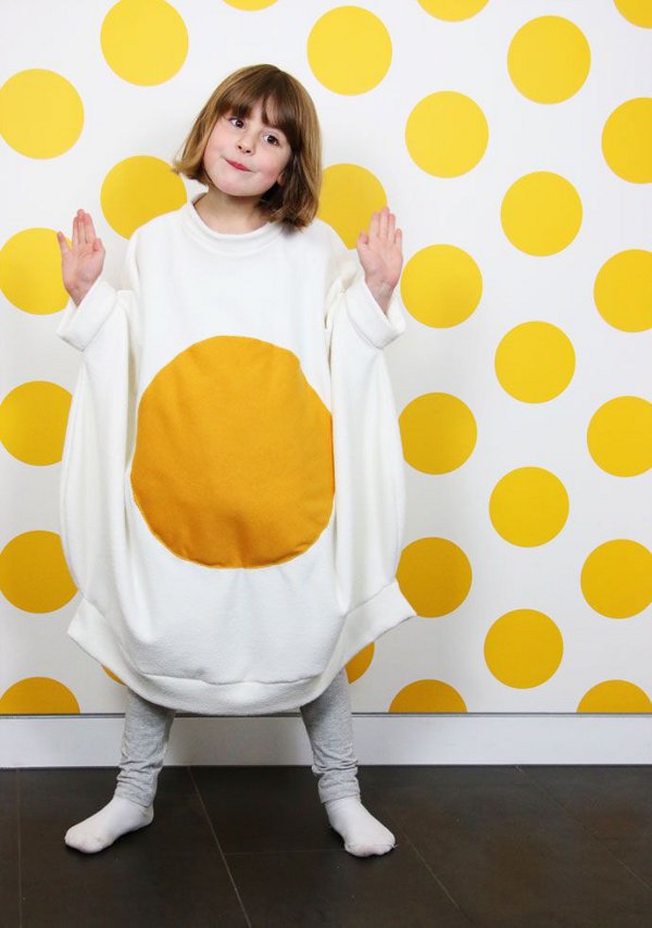 Non scary kids Halloween costumes to DIY - The egg costume