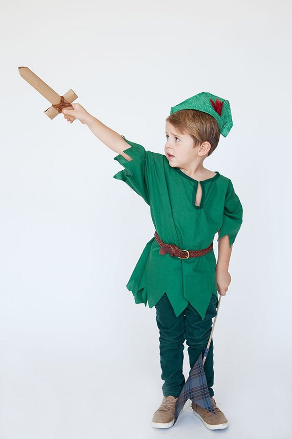 Non scary kids Halloween costumes to DIY - The peter pan costume