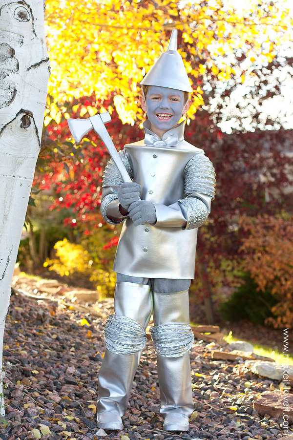 Non scary kids Halloween costumes to DIY - The tin man costume