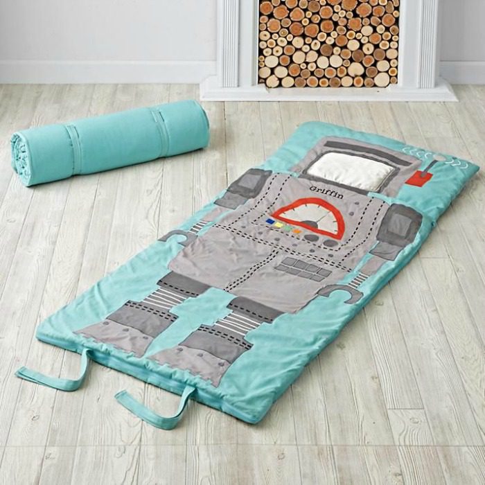 With this sleeping bag they can escape to the Land of Nod | Gift ideas for 5 year olds - Robot sleeping bag.