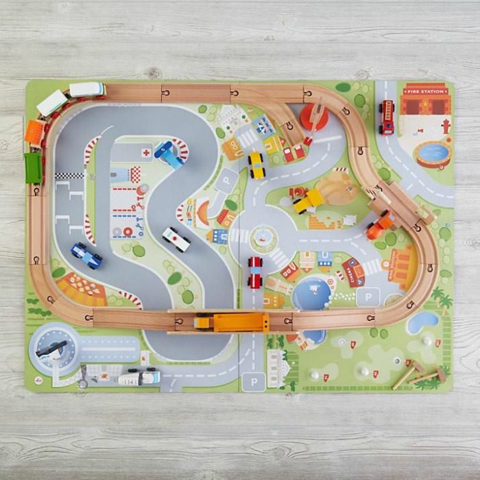 Gifts for 4 year olds - Hustle and bustle train set