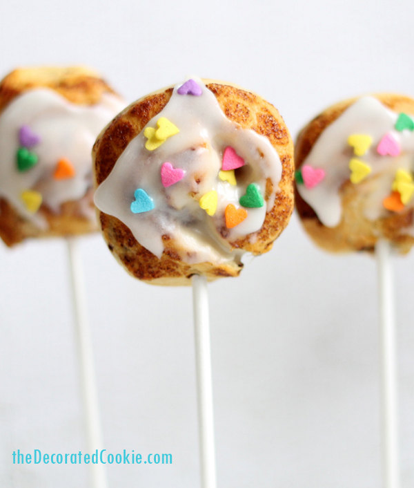 Valentine treats for kids - mini cinnamon roll-pops