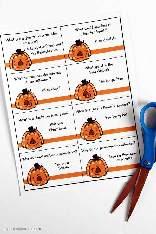 Last Minute Halloween Printables for Kids - Printable Halloween Lunchbox Jokes (via Sweet Rose Studio)