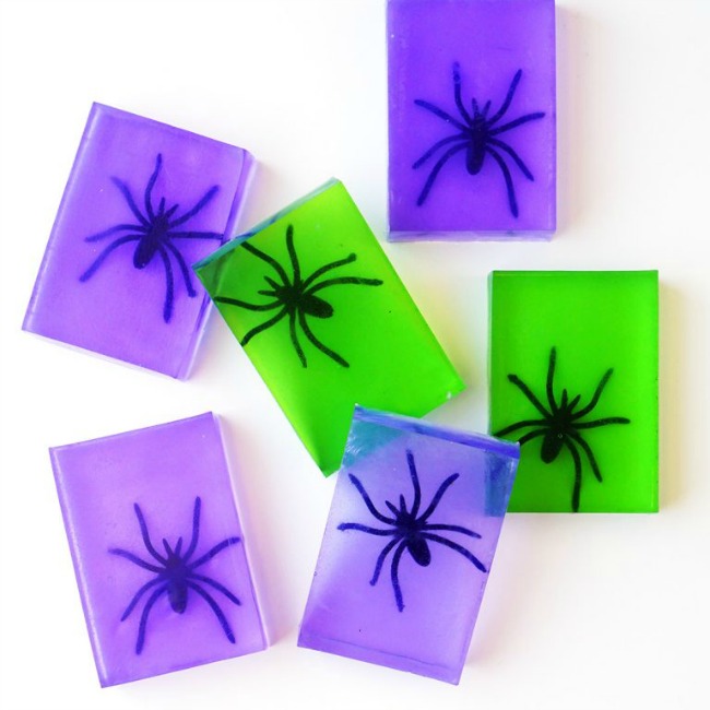 Easy Kids Halloween Crafts - Spider Halloween Soap (via Happiness is Homemade)